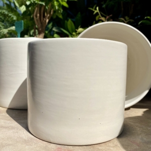 Chậu đất nung trụ màu trắng