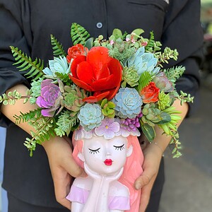 chậu tiểu cảnh sen đá cô gái