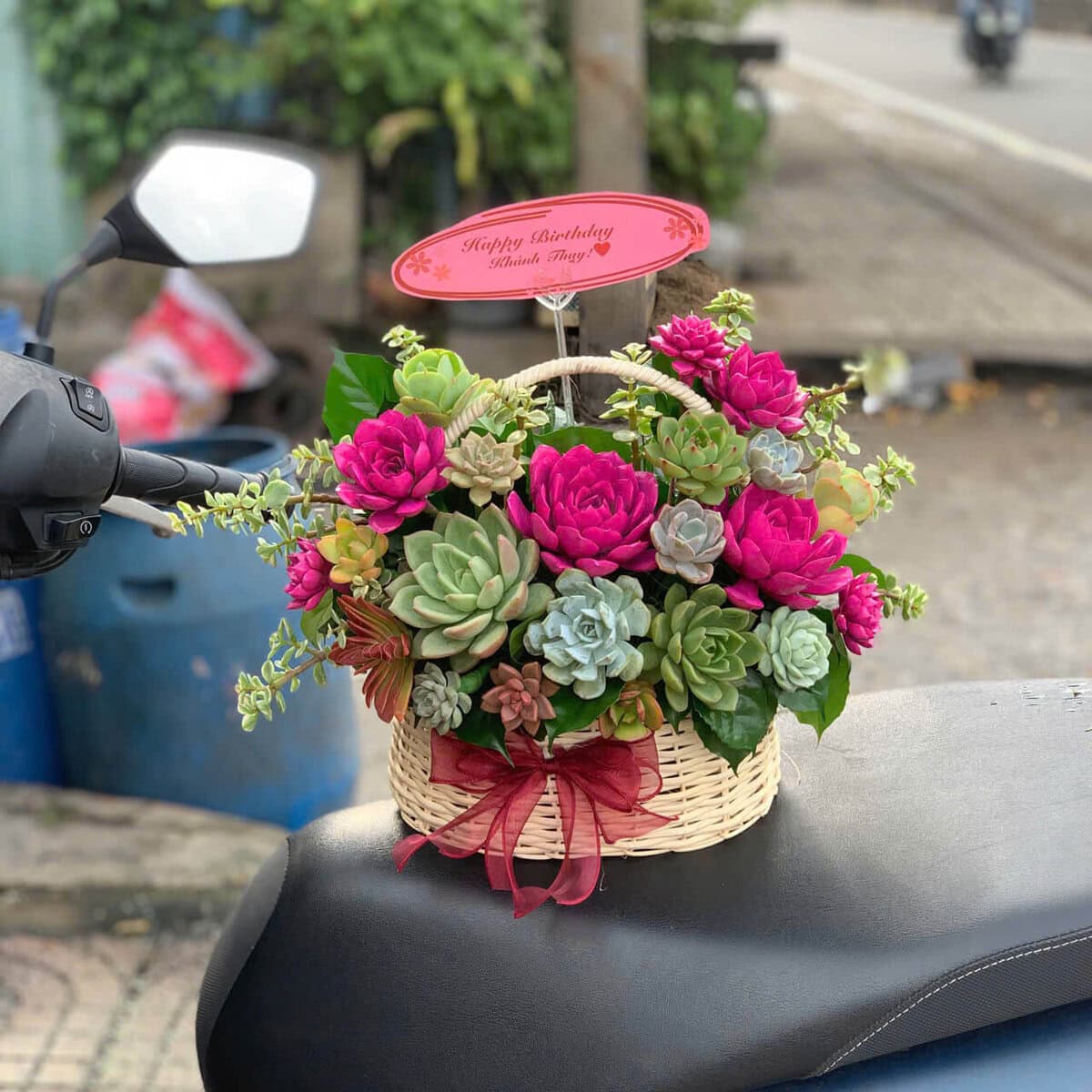 giỏ hoa sen dá