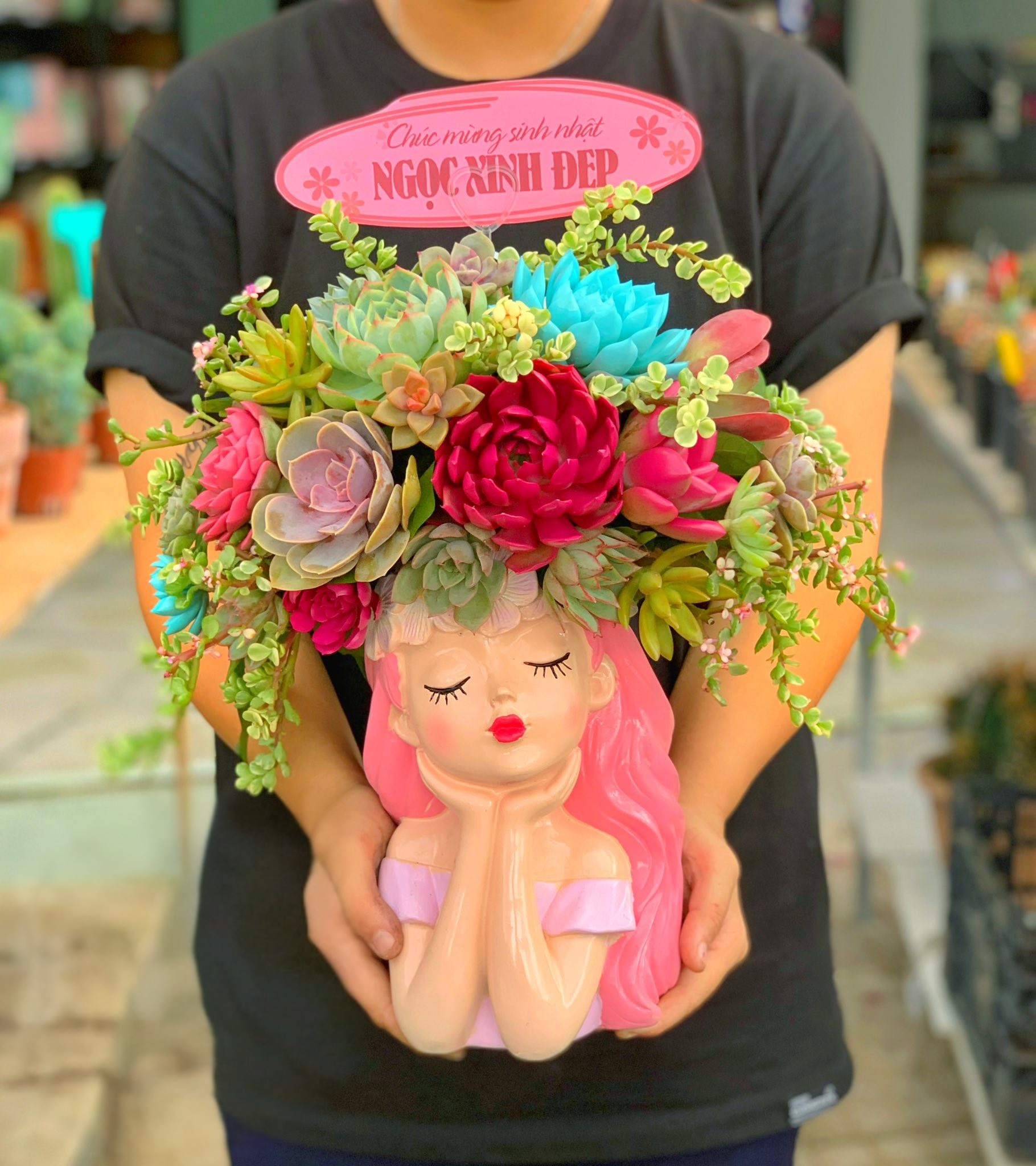 Tượng hoa sen đá cô gái nhỏ